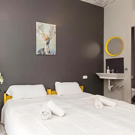 Heylola! Hostel Barcelona Exterior photo
